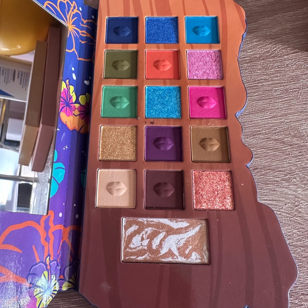Brand new makeup palette